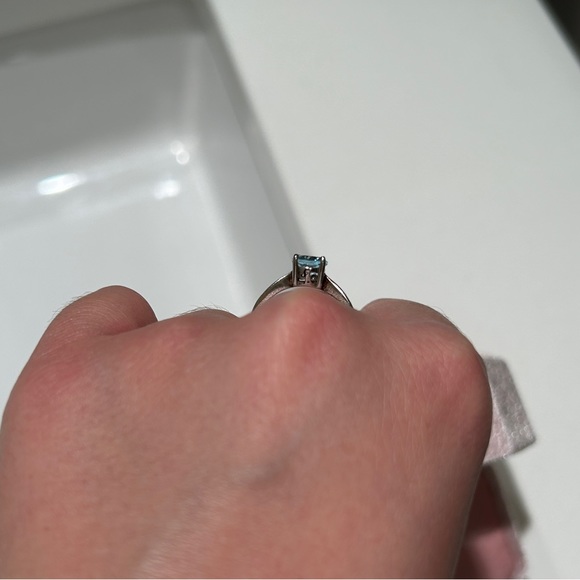 Blue Topaz Sterling Silver Ring - SZ 6 - Picture 4 of 5
